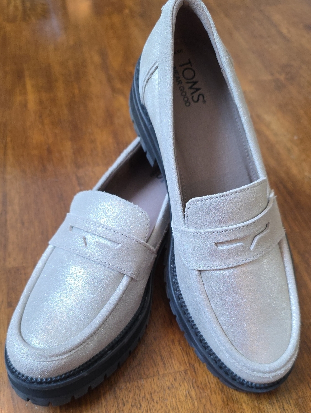 TOMS NWOT Women's Cara Shimmer Casual Preppy Penny Loafers Sz 9